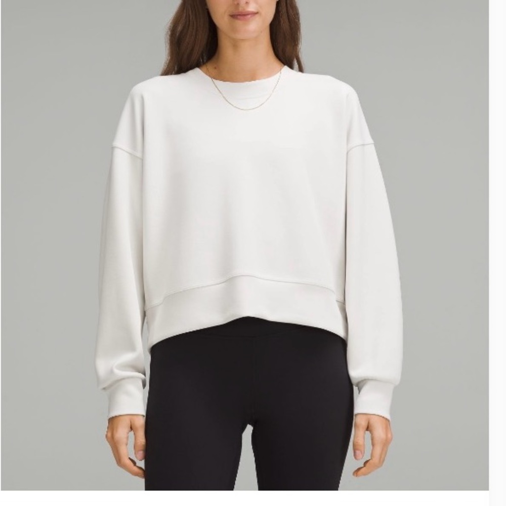 NWT Lululemon Softstreme Perfectly Oversized Cropped Crew. Colour Bone. Size 10